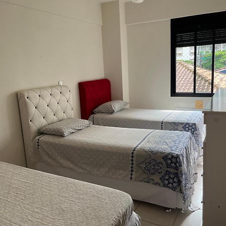 Apartamento Amplo A Menos De 400 Metros Da Praia Localizado Proximo A Praca Da Brunella, Area Nobre Do Guaruja. Bagian luar foto